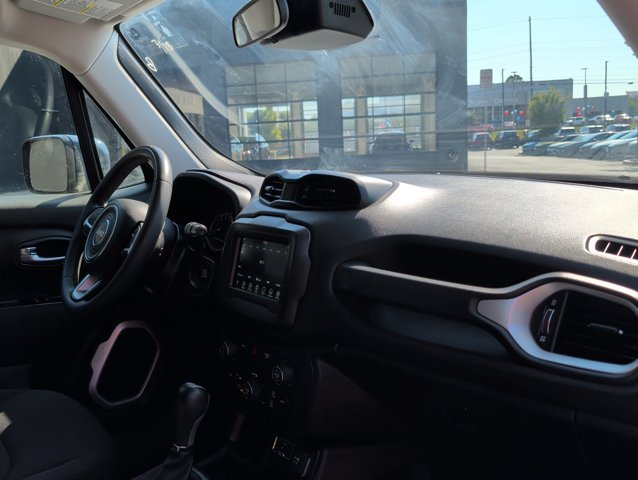 Used 2020 Jeep Renegade Latitude FWD image 27