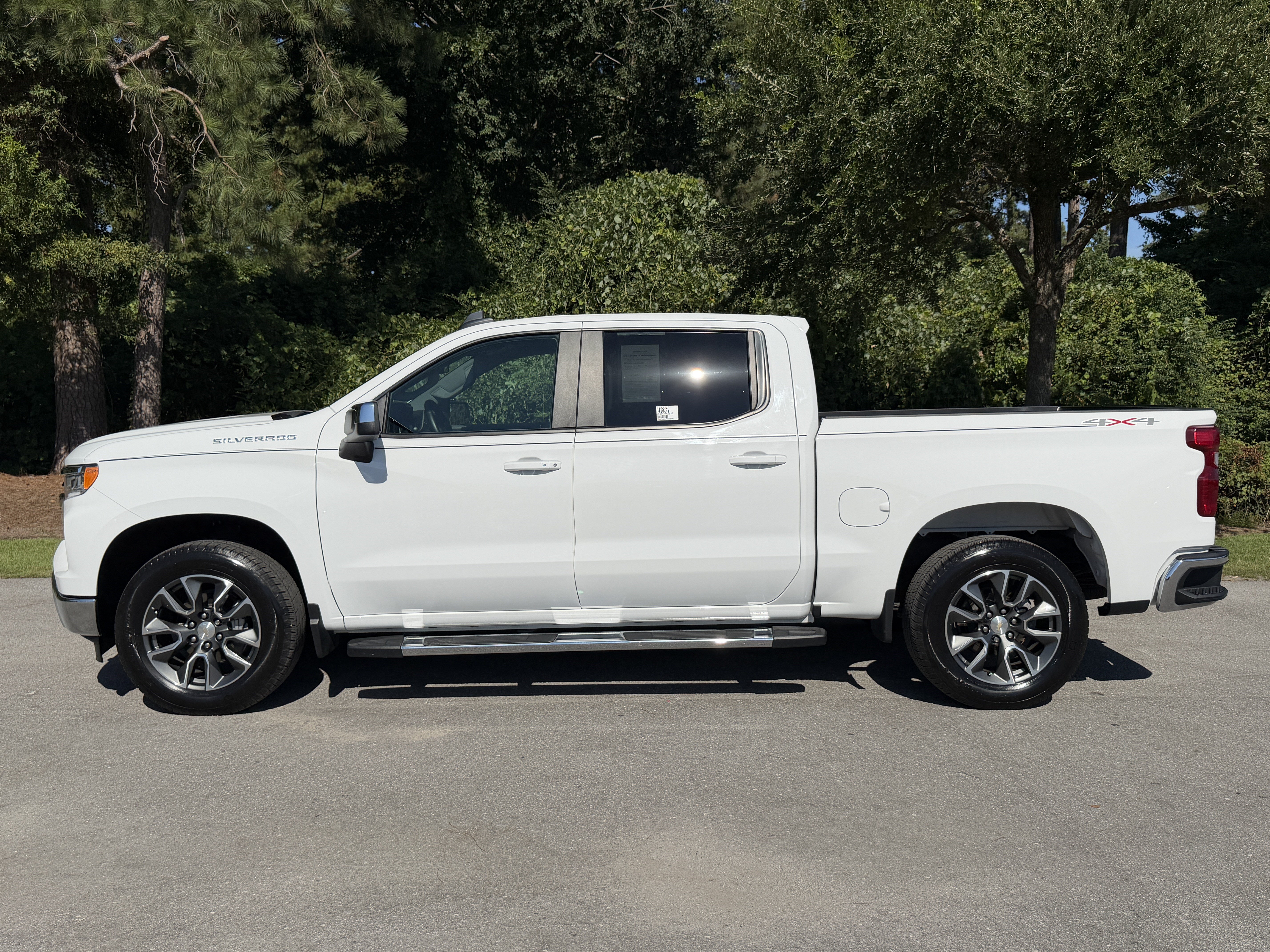 Used 2023 Chevrolet Silverado 1500 LT AWD/4WD image 39