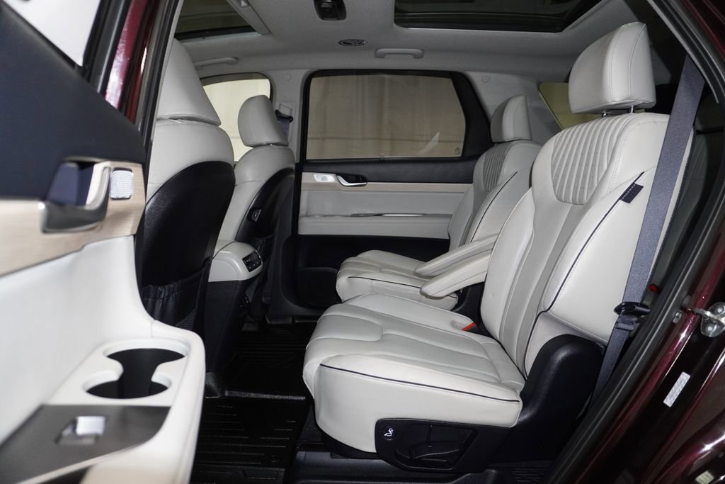 Used 2023 Hyundai Palisade Limited w/ Cargo Package image 17