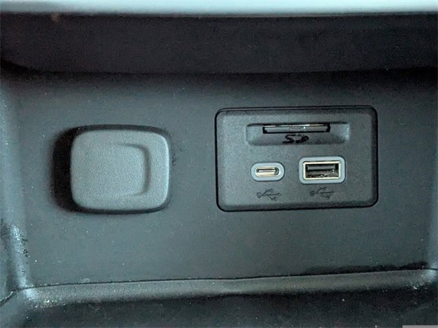 Used 2023 GMC Acadia SLT w/ Preferred Package image 28