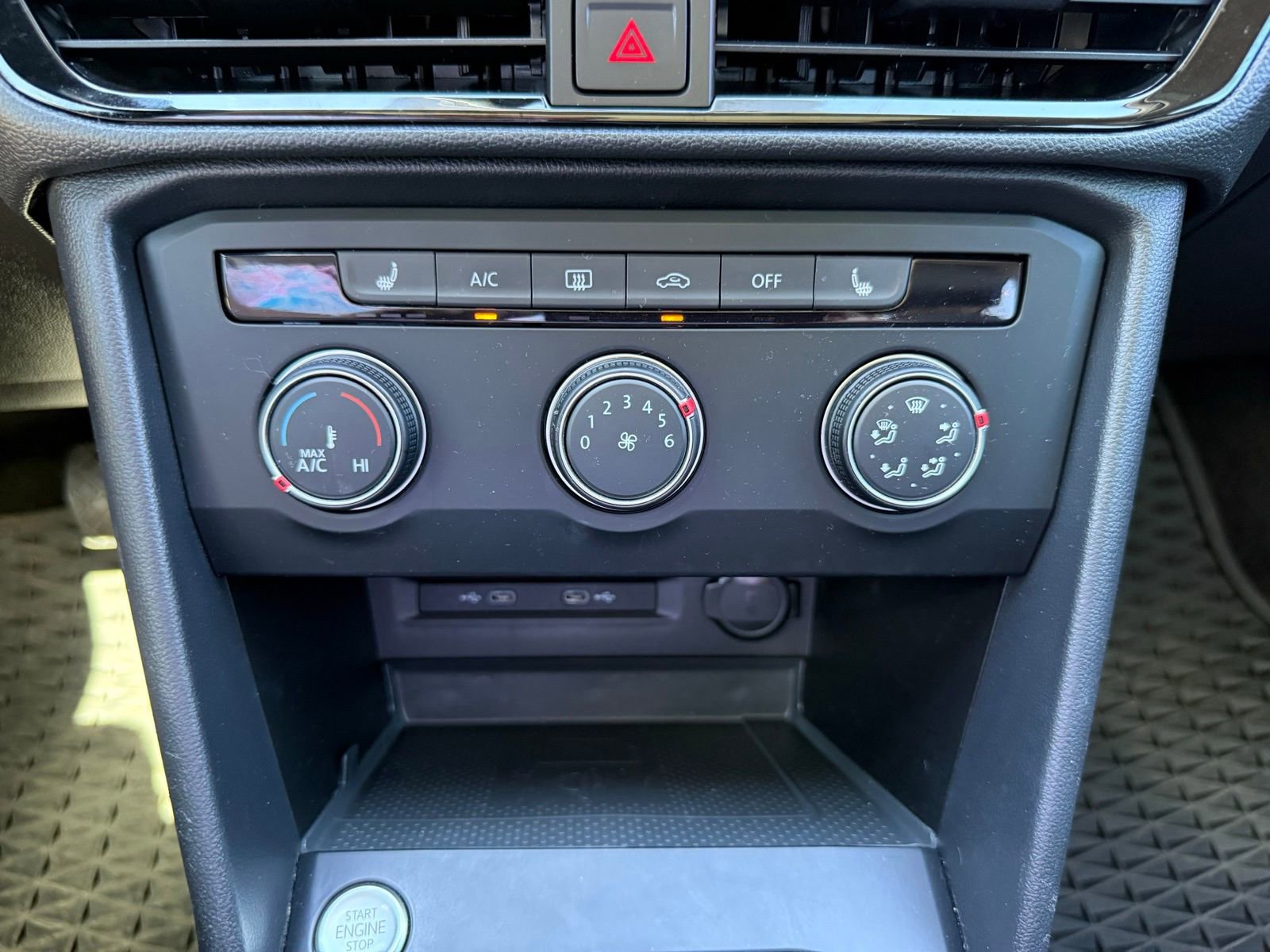 Used 2022 Volkswagen Taos SE w/ Panoramic Sunroof Package image 26