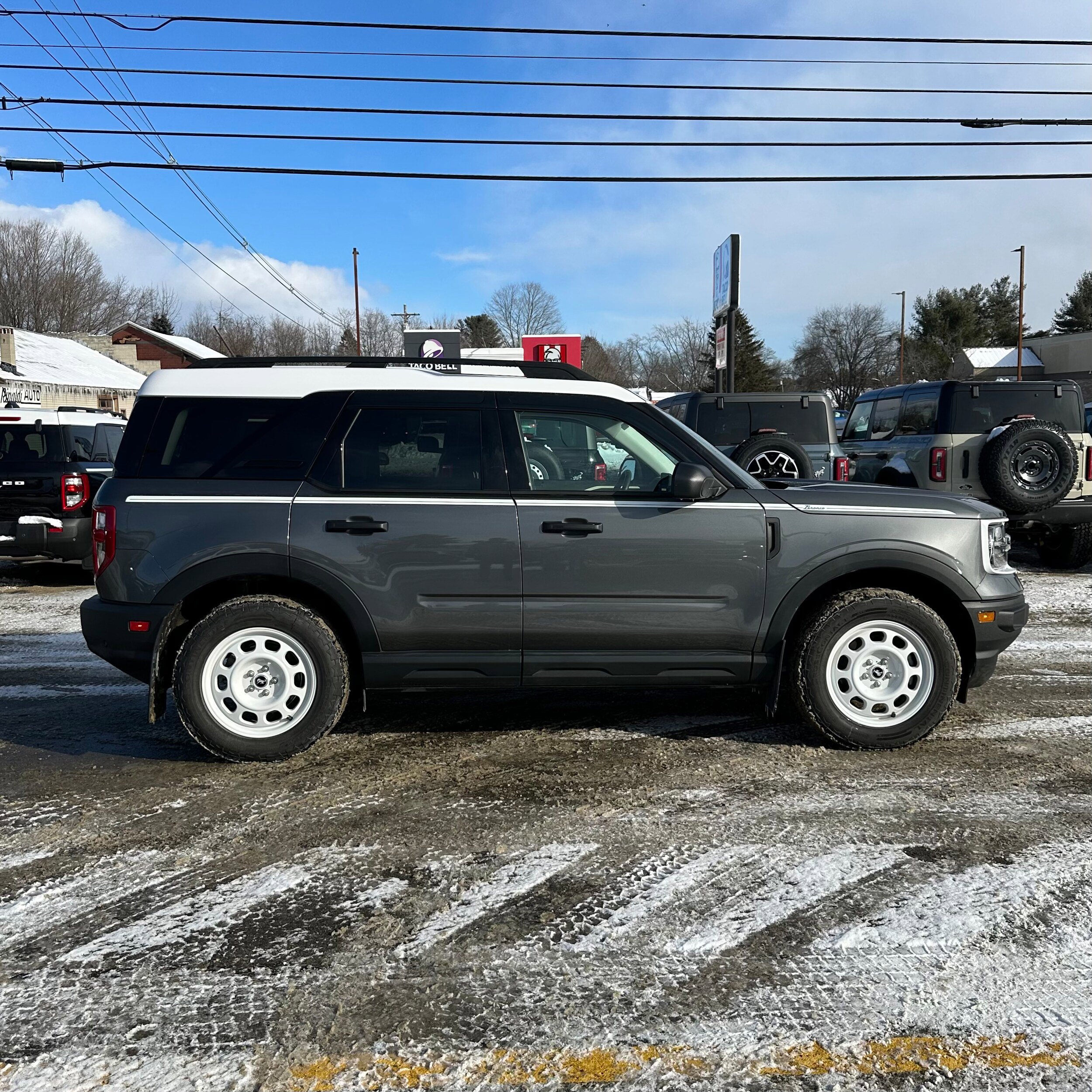 Used 2024 Ford Bronco Sport Heritage w/ Heritage Convenience Package image 2