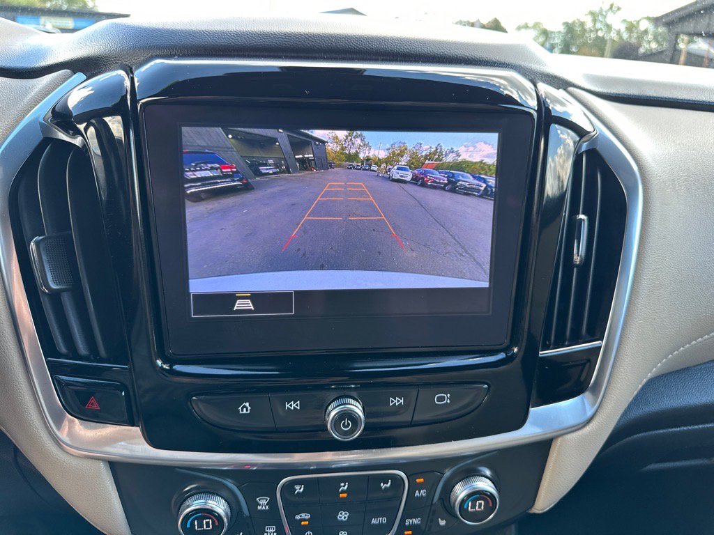 Used 2022 Chevrolet Traverse LT image 30