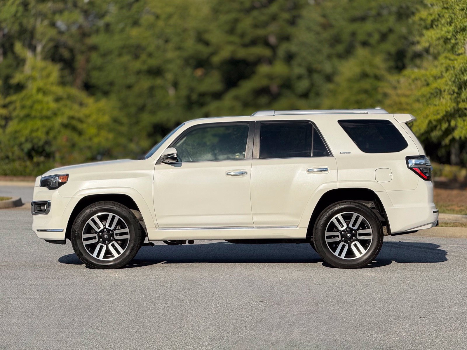 Used 2019 Toyota 4Runner Limited AWD/4WD image 8