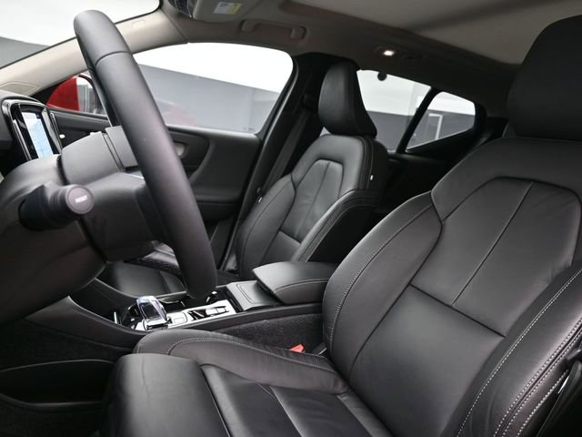 Used 2023 Volvo XC40 B4 Plus w/ Driver Assist Package image 9
