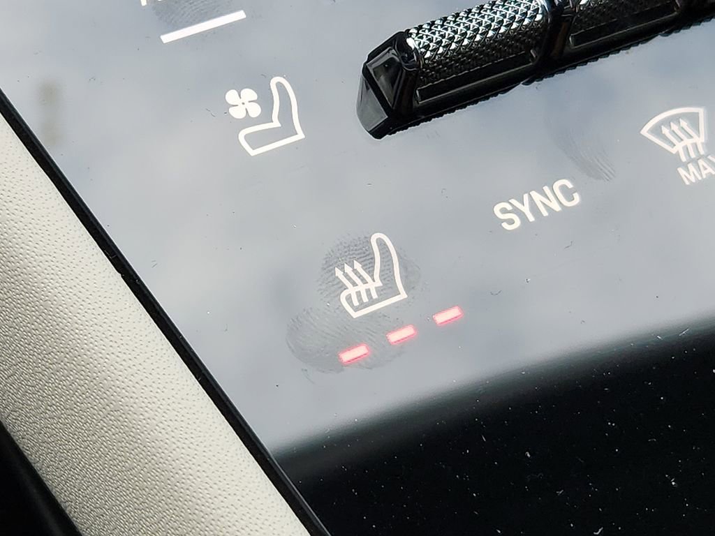 Certified 2025 Porsche Cayenne Coupe image 22