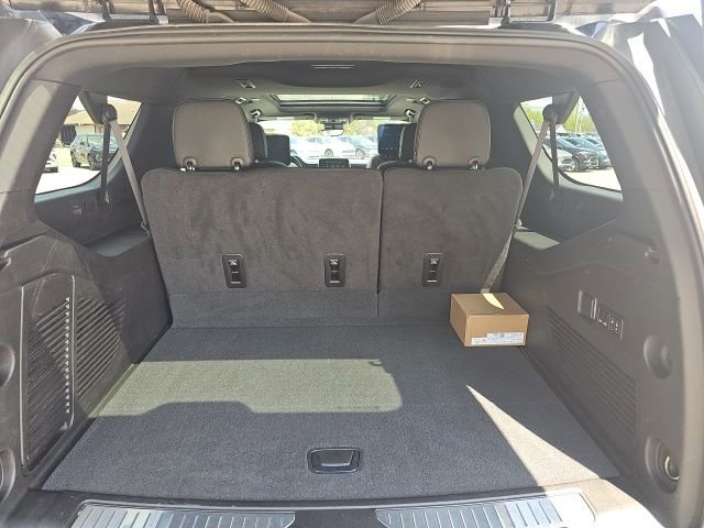 Used 2023 Chevrolet Suburban High Country AWD/4WD image 38