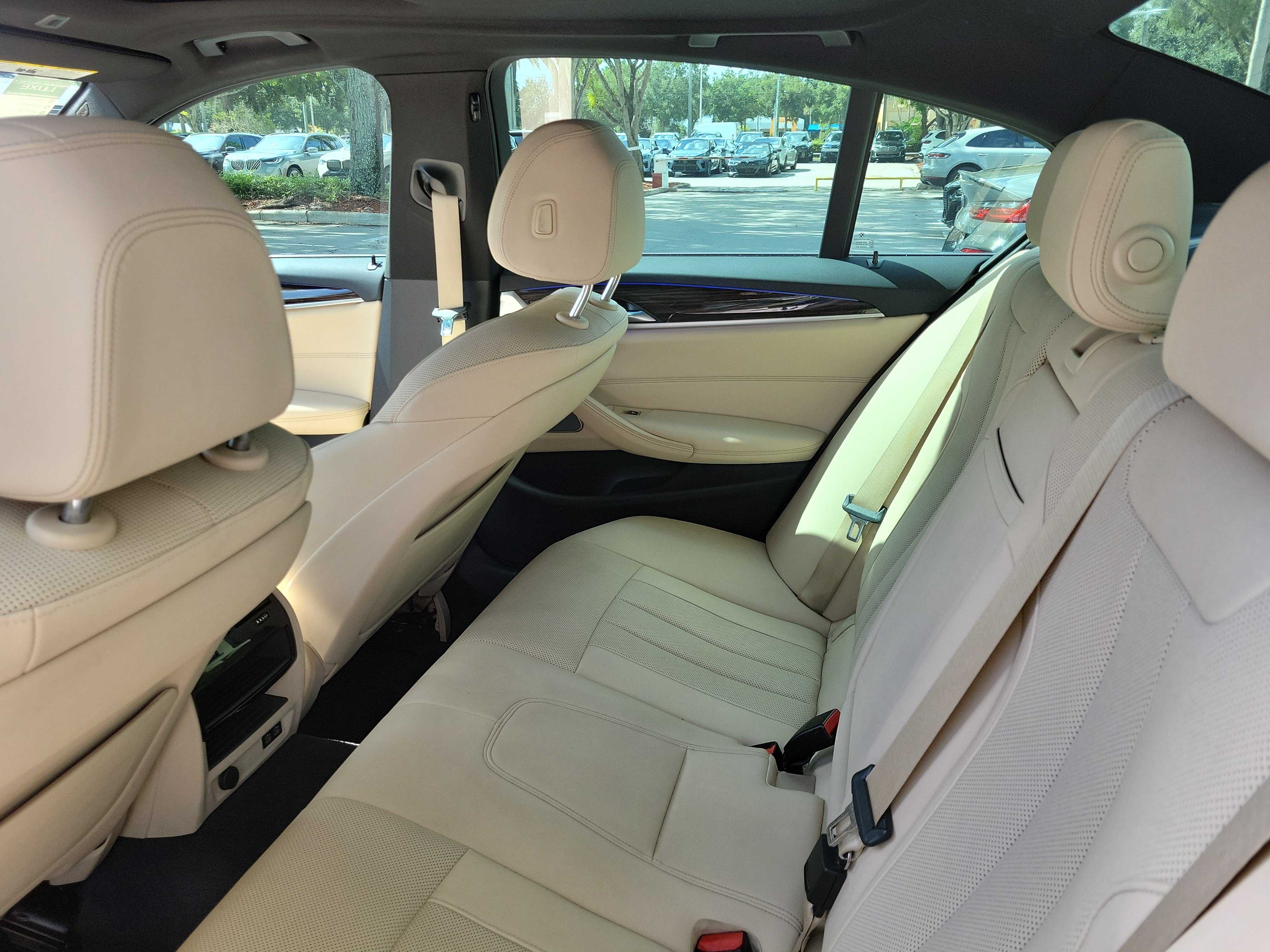 Used 2021 BMW 530i w/ Premium Package RWD image 9