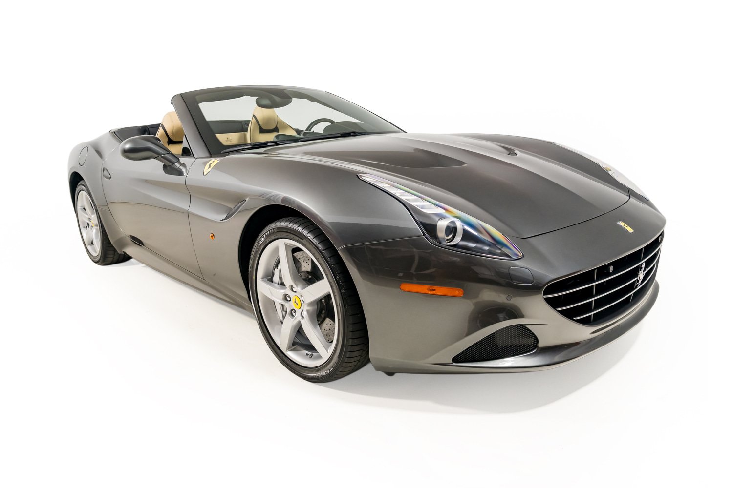 Used 2015 Ferrari California T RWD image 21