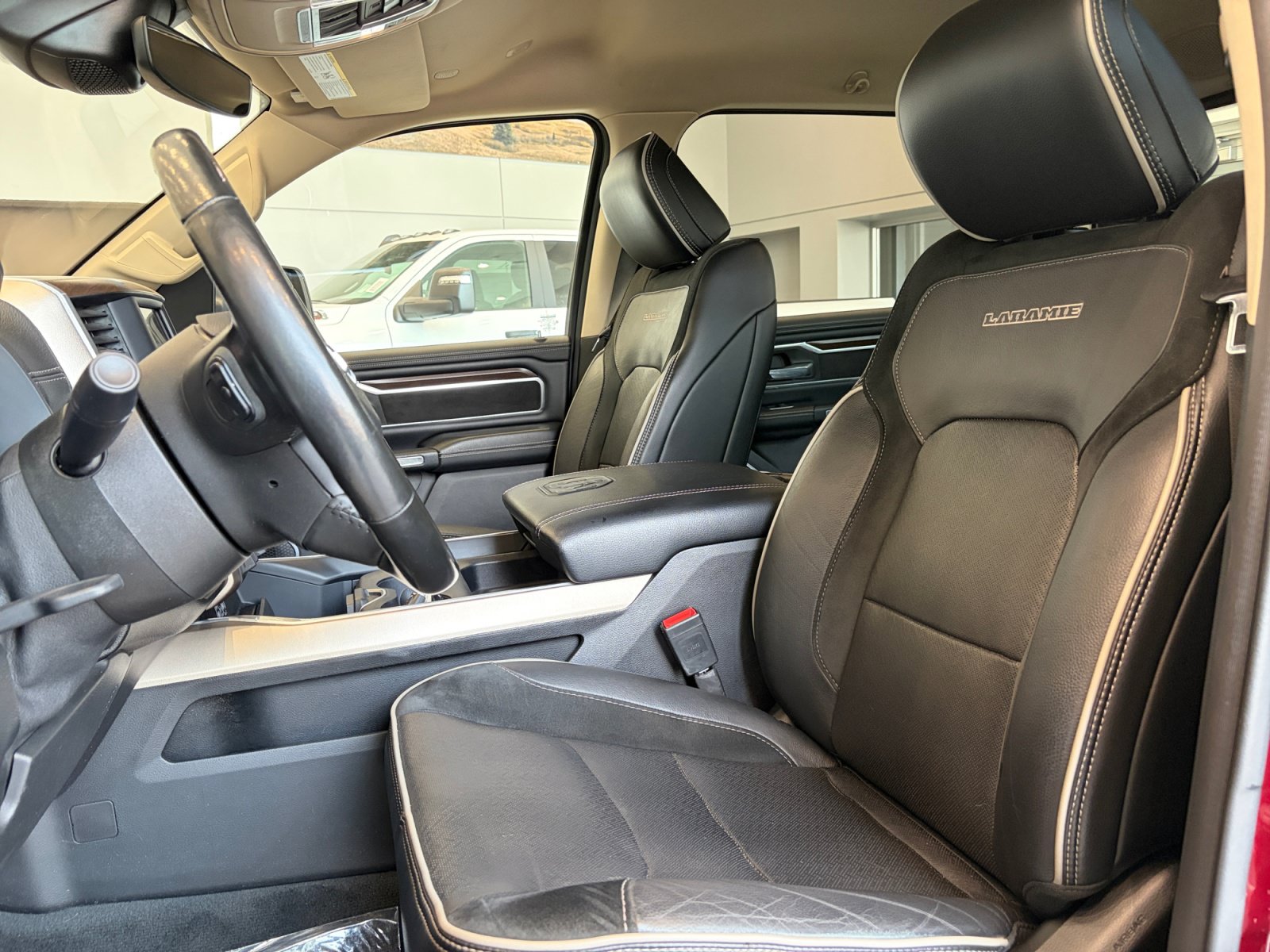Used 2021 RAM 1500 Laramie AWD/4WD image 12