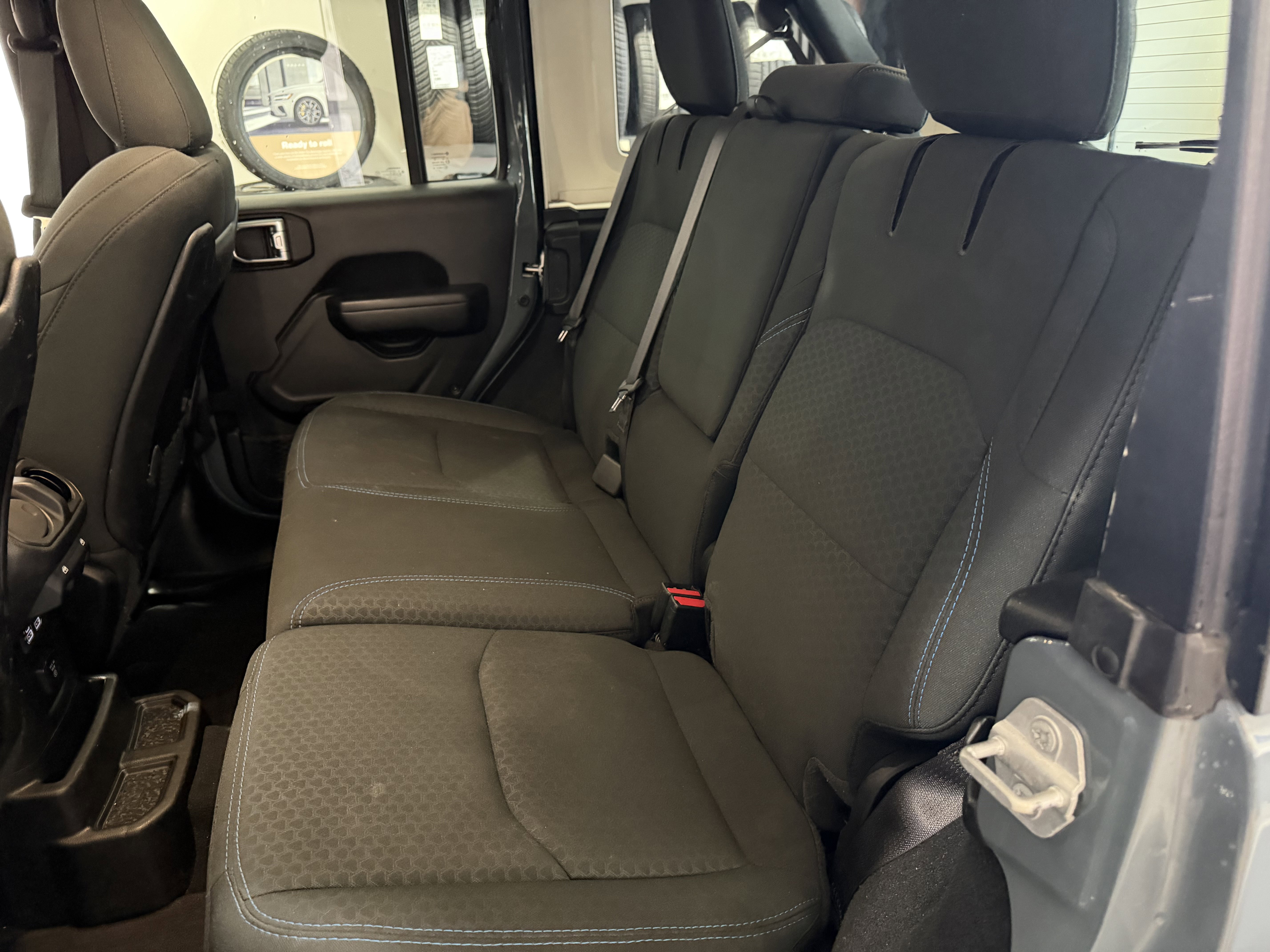 Used 2024 Jeep Wrangler Unlimited Rubicon 4xe image 28