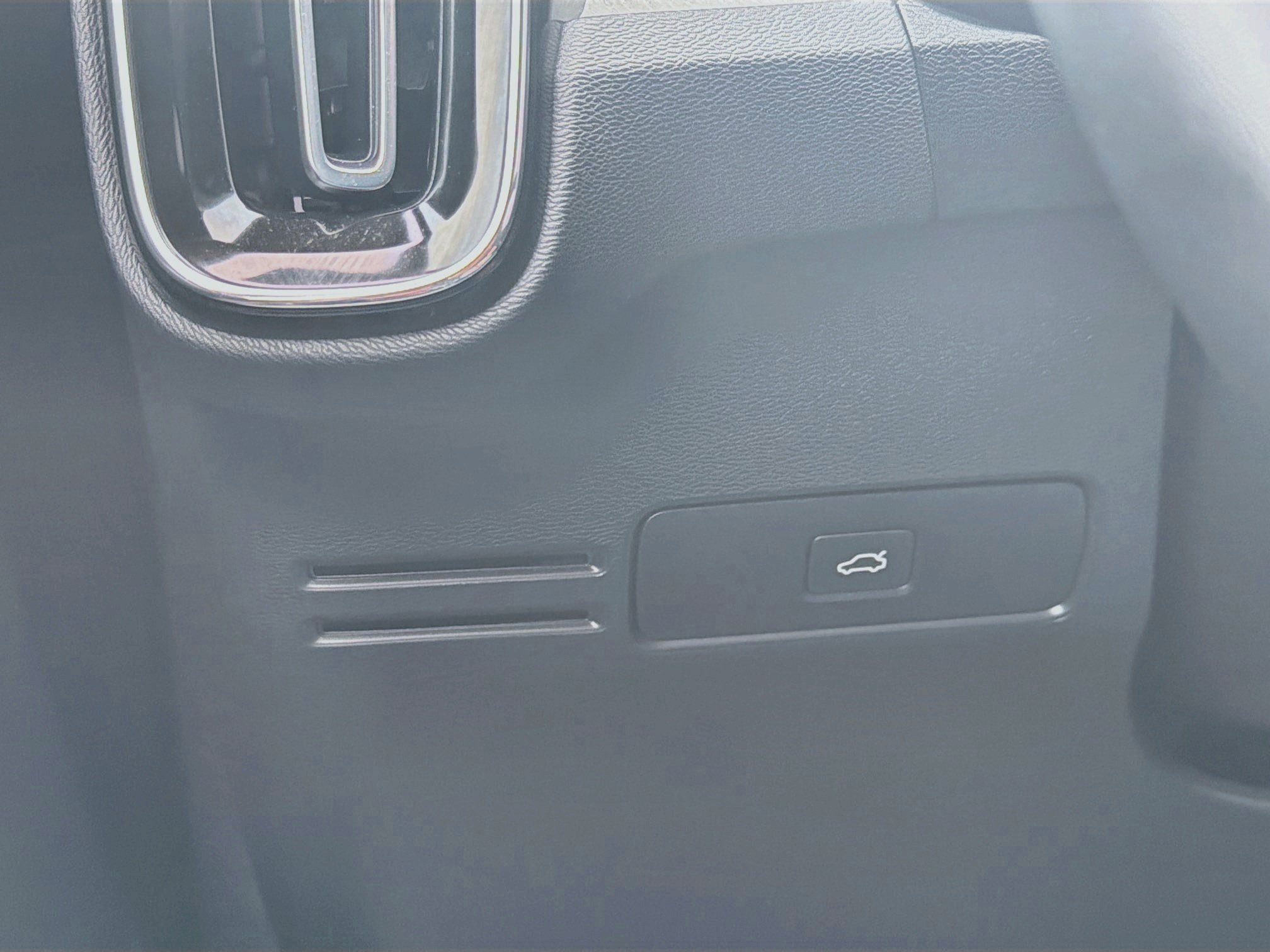 Used 2026 Volvo XC40 B5 Plus AWD/4WD image 17