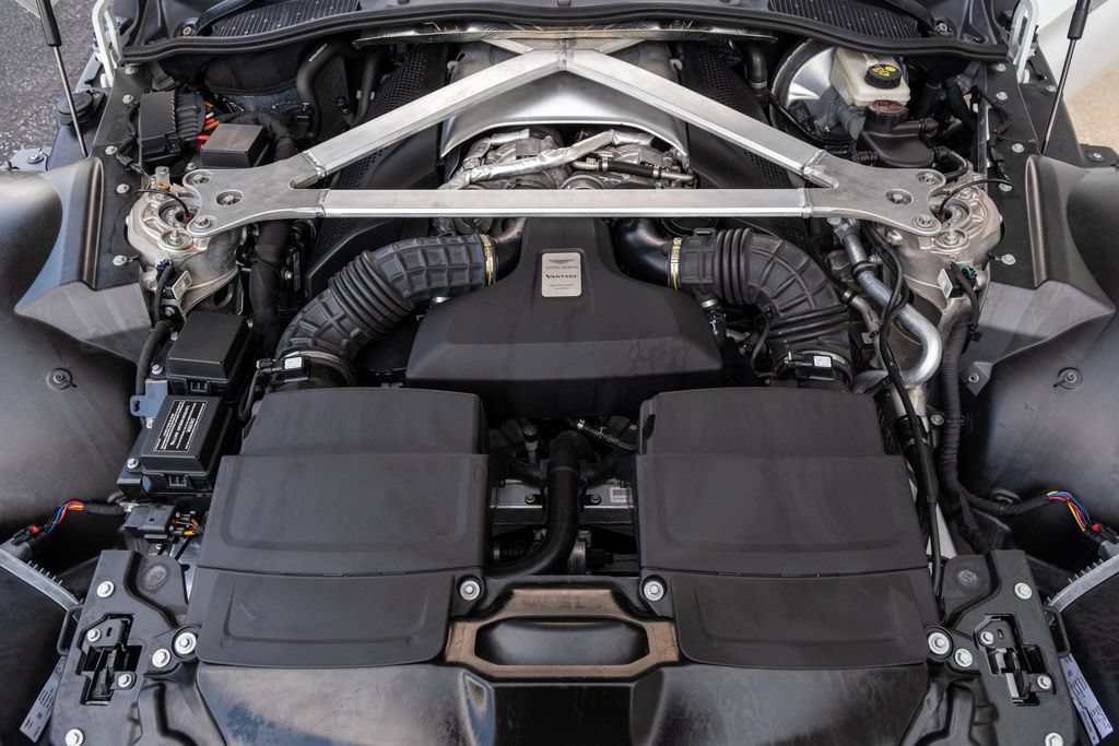 Used 2019 Aston Martin V8 Vantage Coupe RWD image 40