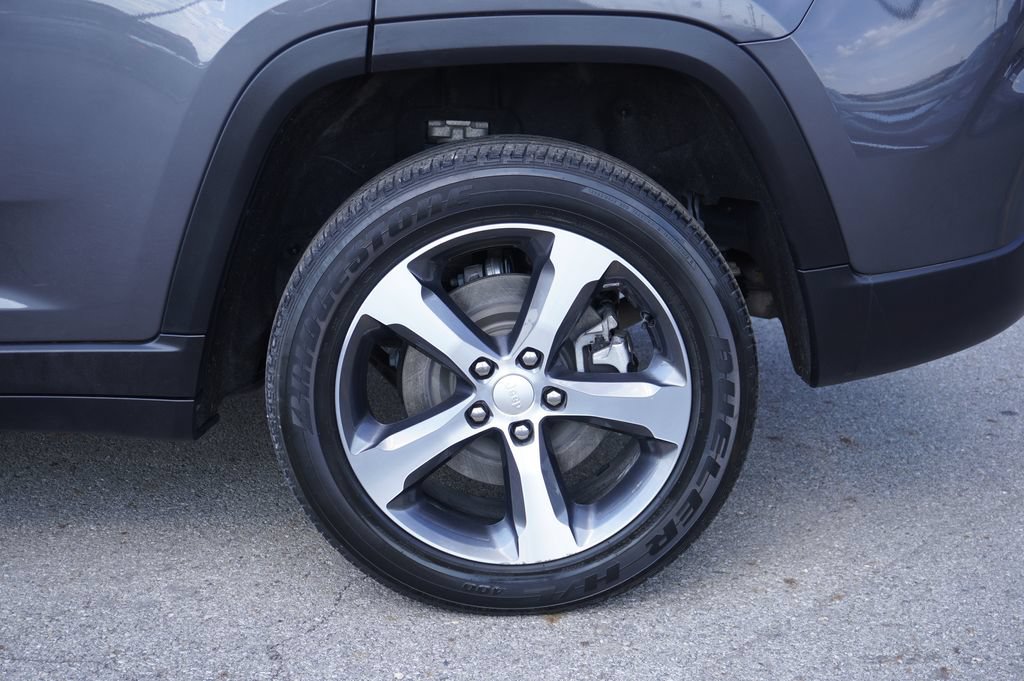 Used 2022 Jeep Grand Cherokee Limited 4xe w/ Luxury Tech Group II AWD/4WD image 11