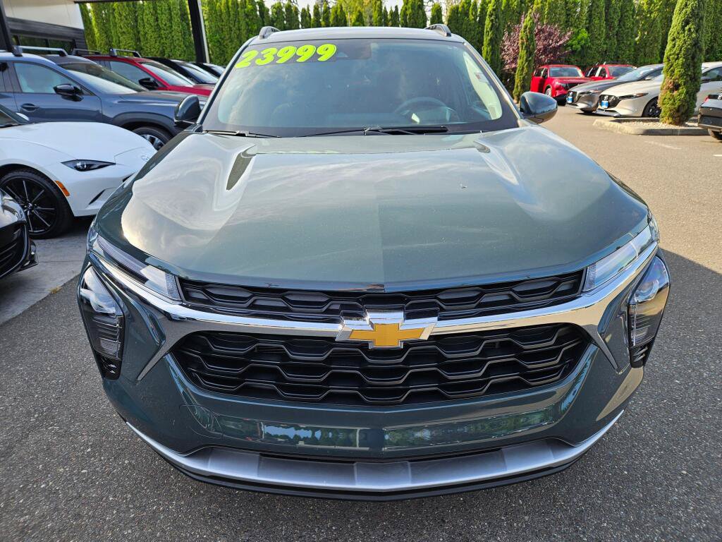 Used 2025 Chevrolet Trax LT FWD image 7