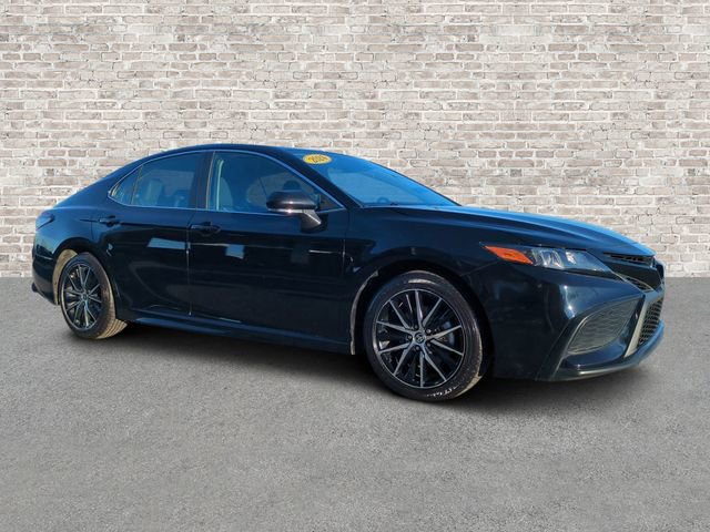 Used 2024 Toyota Camry SE image 1