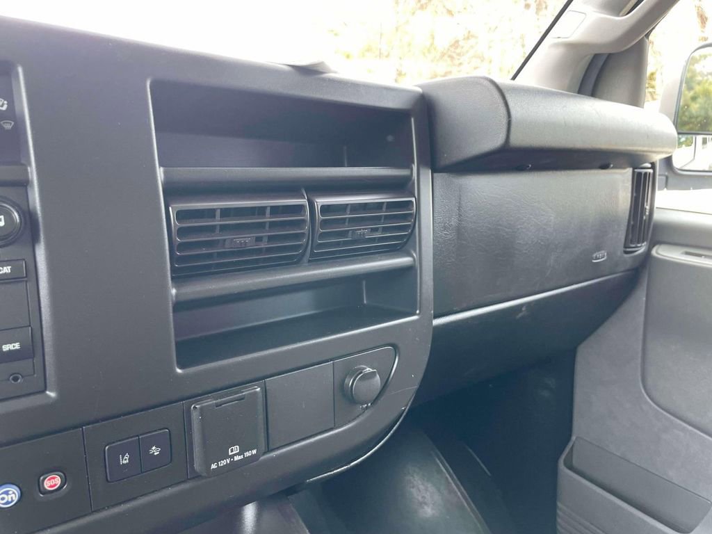 Used 2020 Chevrolet Express 3500 LT w/ LT Preferred Equipment Group RWD image 32