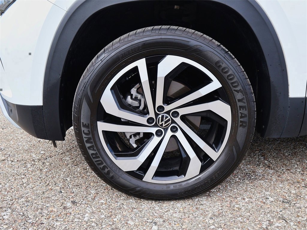 Certified 2022 Volkswagen Atlas SEL image 8