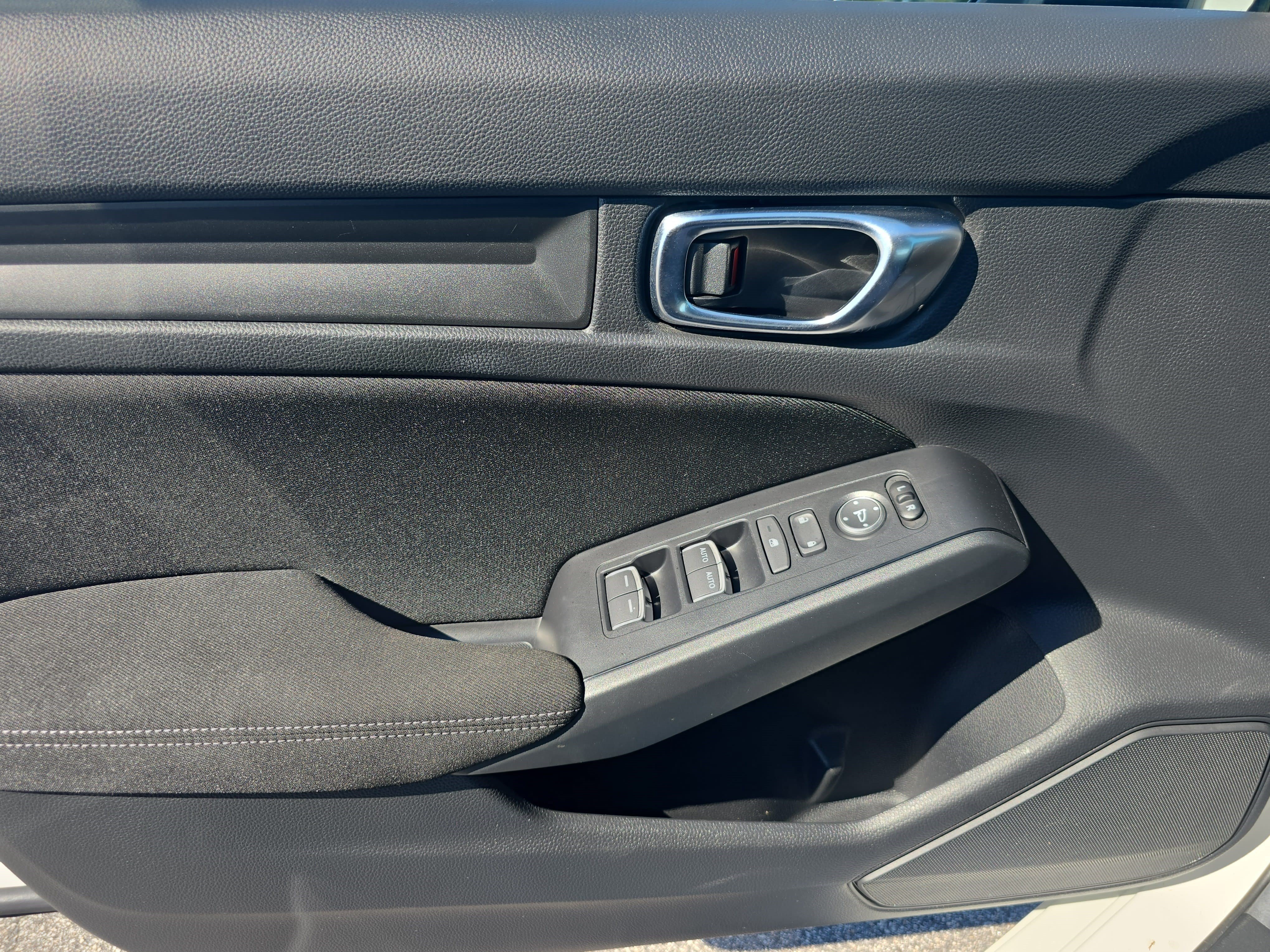 Used 2025 Honda Civic Sport image 25