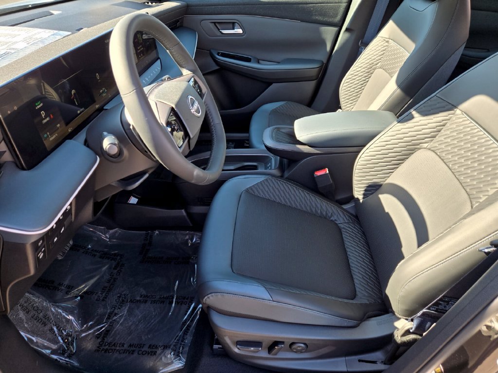 New 2026 Nissan Leaf Platinum+ w/ Illuminated Package FWD image 7