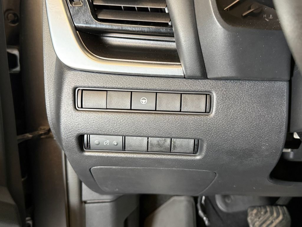 Used 2021 Nissan Rogue SV image 19