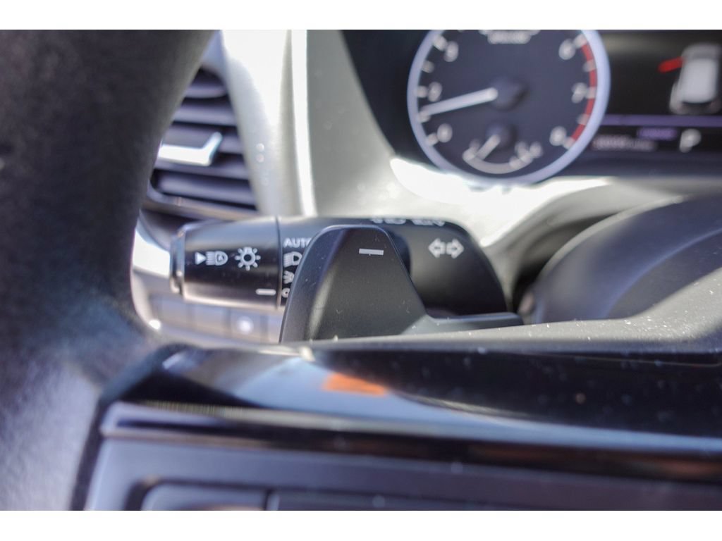 Used 2022 Nissan Rogue SV FWD image 16