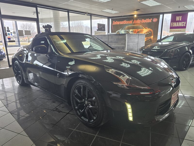 Used 2019 Nissan 370Z Roadster RWD image 27