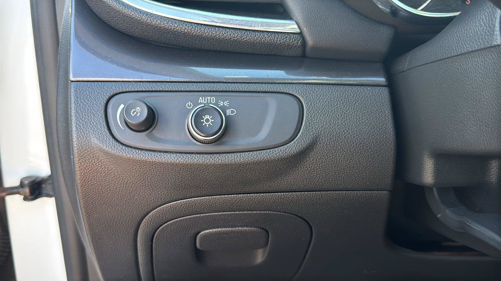 Used 2020 Buick Encore Preferred FWD image 9
