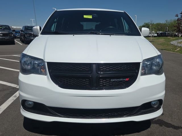 Used 2017 Dodge Grand Caravan SXT w/ Blacktop Package FWD image 3