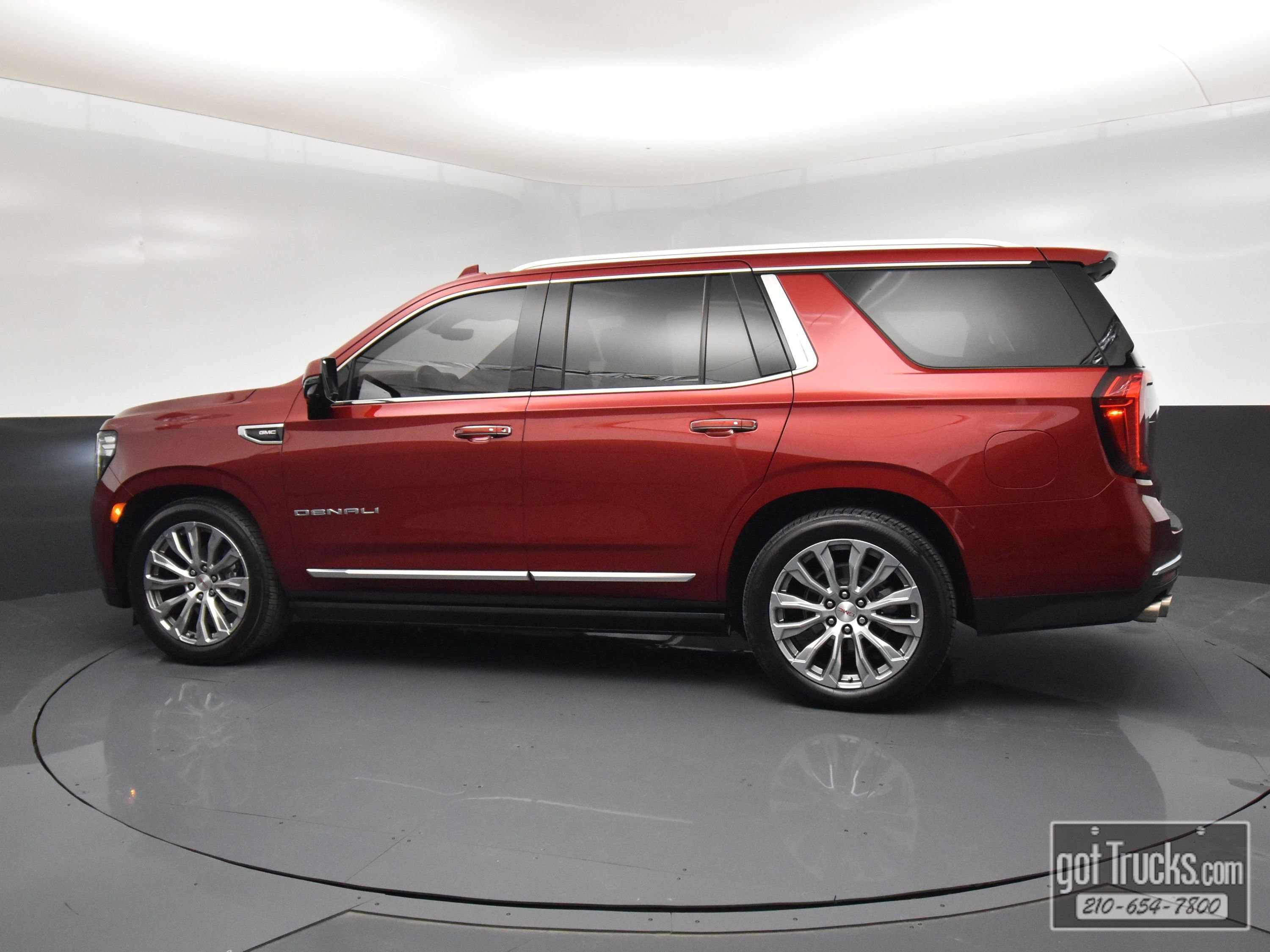 Used 2021 GMC Yukon Denali w/ Denali Ultimate Package image 3