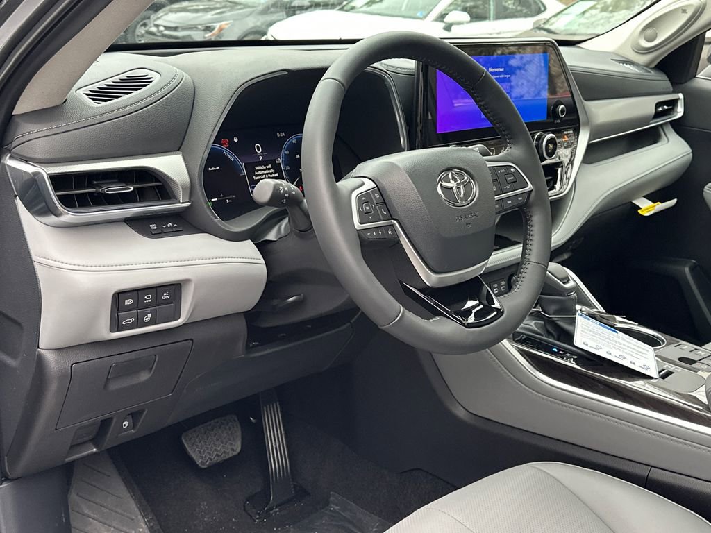 New 2026 Toyota Highlander Platinum image 22