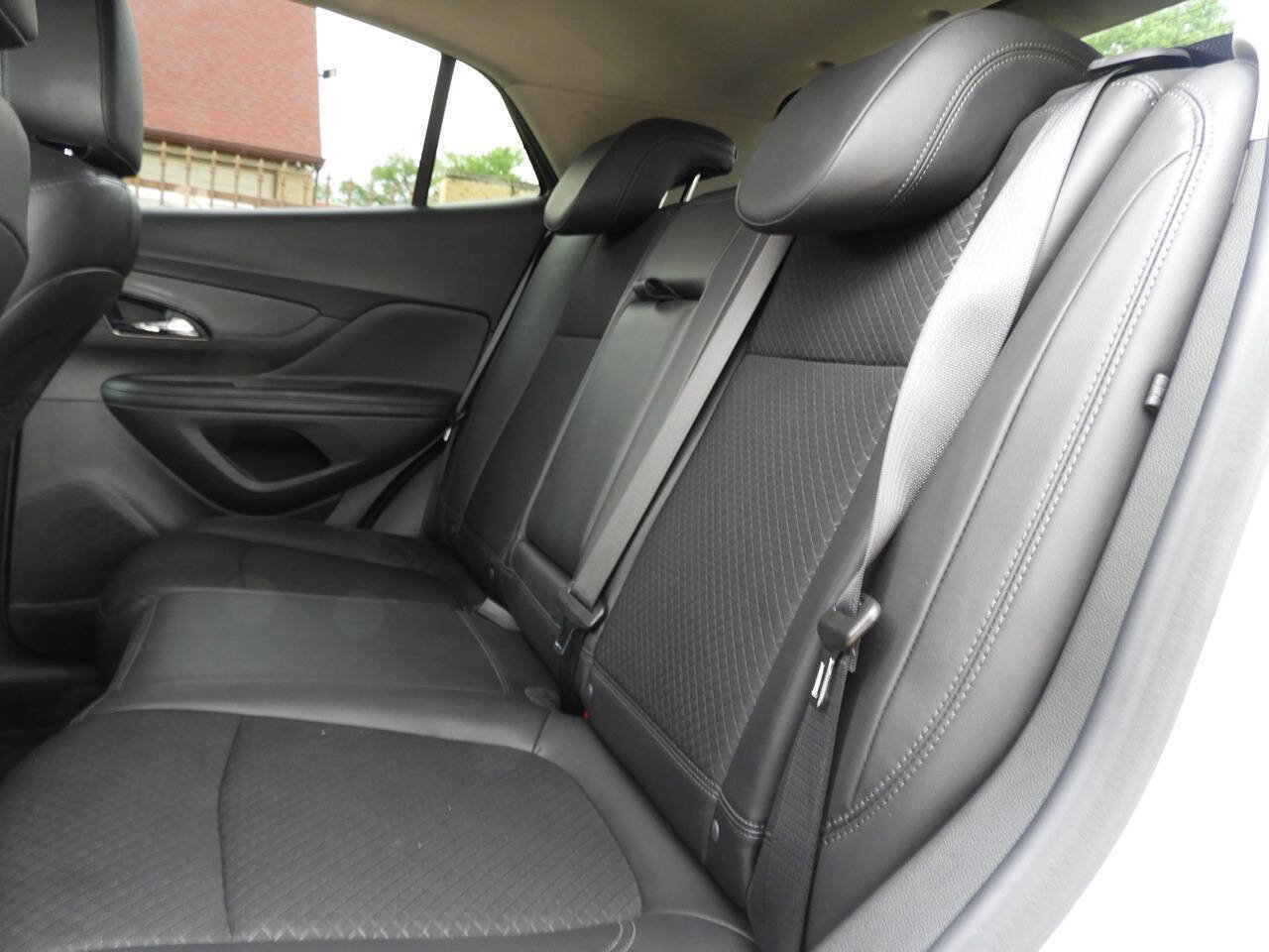 Used 2021 Buick Encore Preferred AWD/4WD image 22