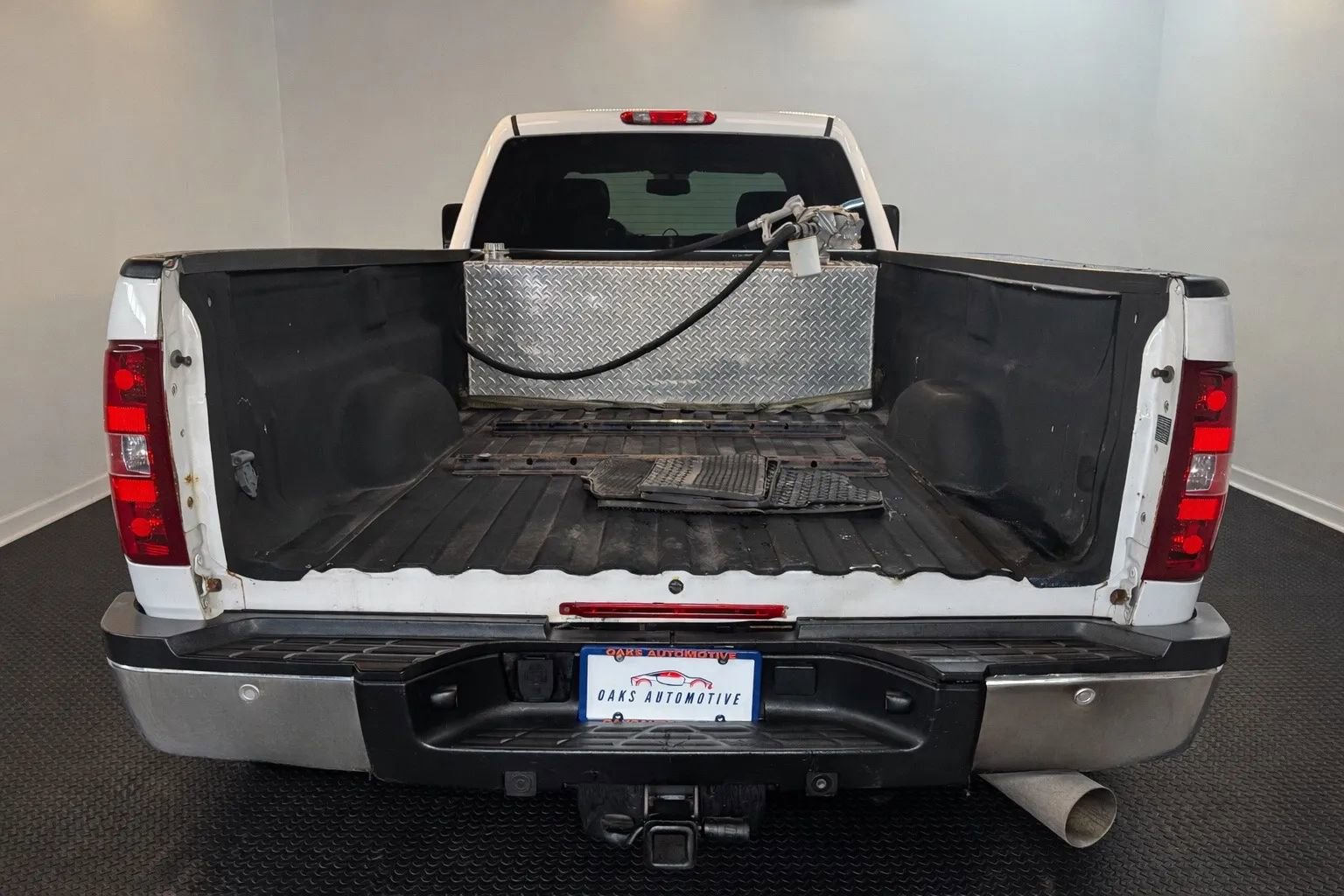 Used 2011 GMC Sierra 3500 SLE w/ SLE Preferred Package image 5