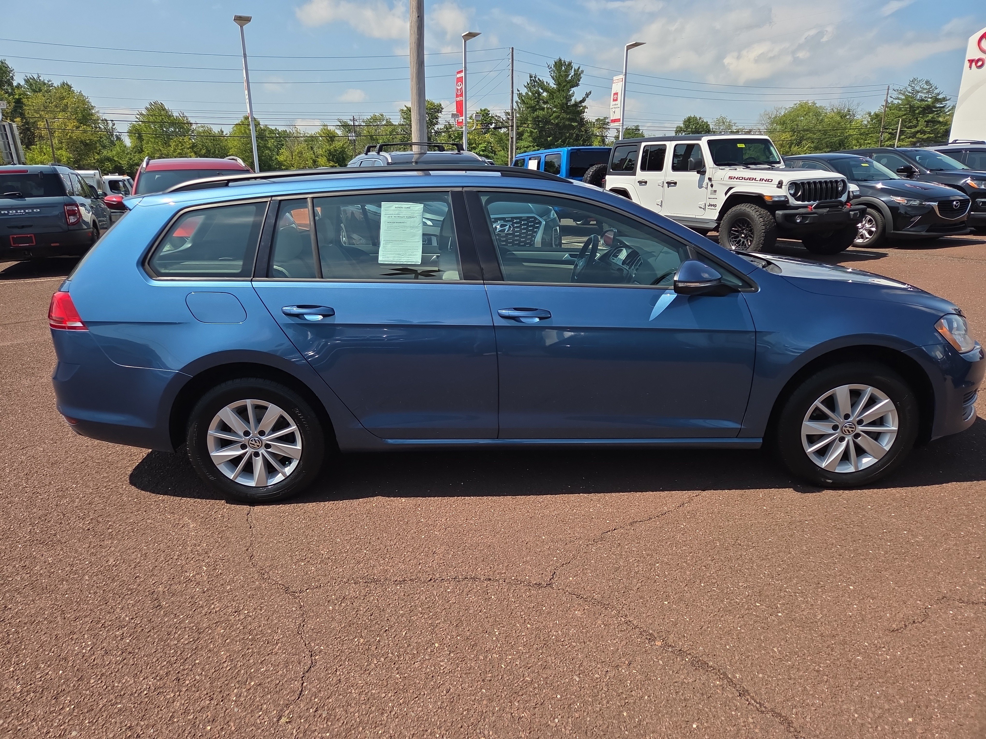 Used 2016 Volkswagen Golf S FWD image 2