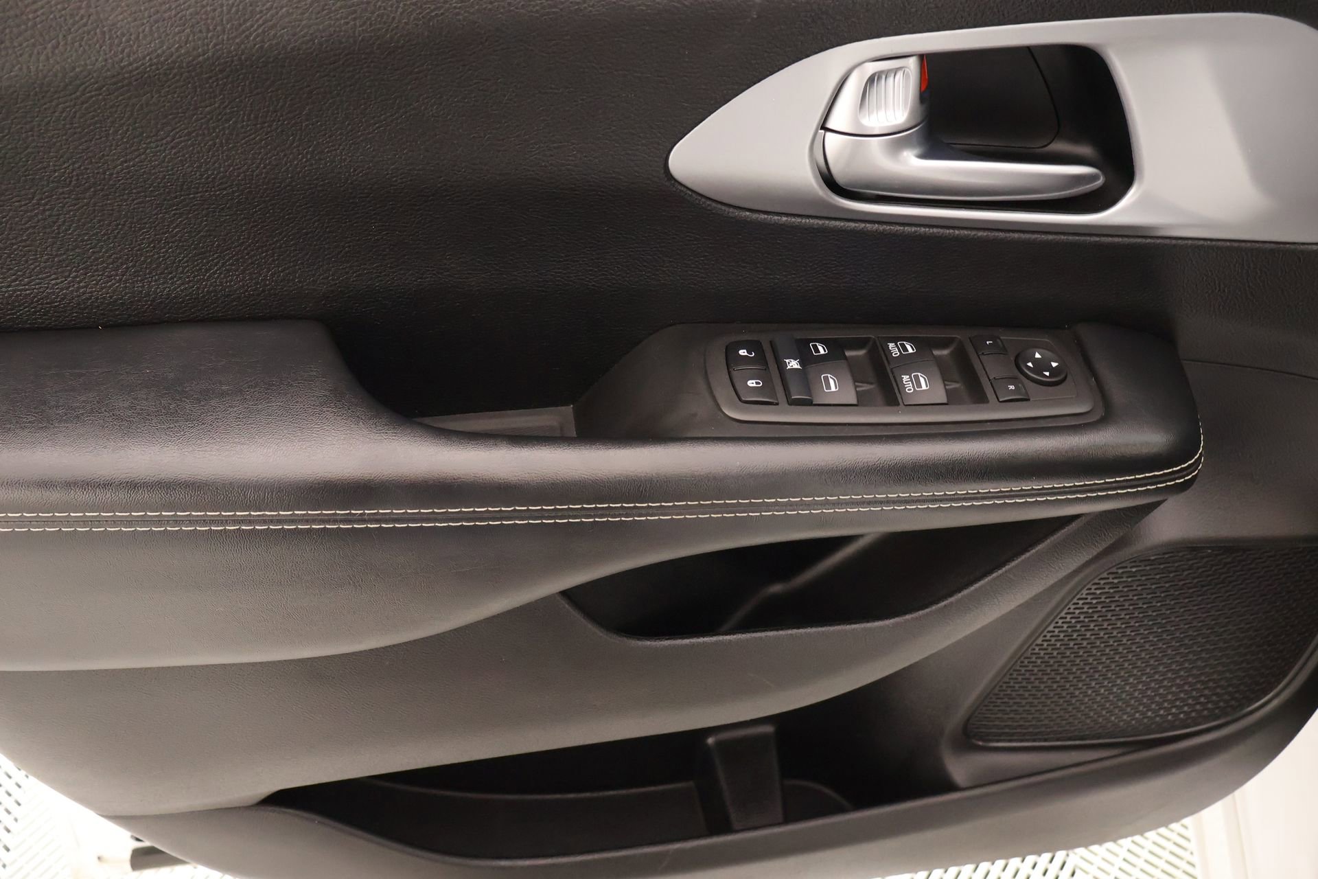 Used 2021 Chrysler Pacifica Touring w/ S Appearance Package image 17