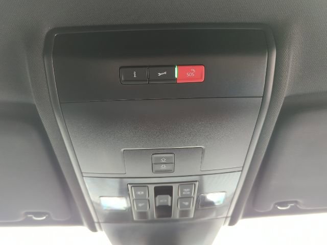 Used 2023 Volkswagen Atlas Cross Sport SEL R-Line image 18