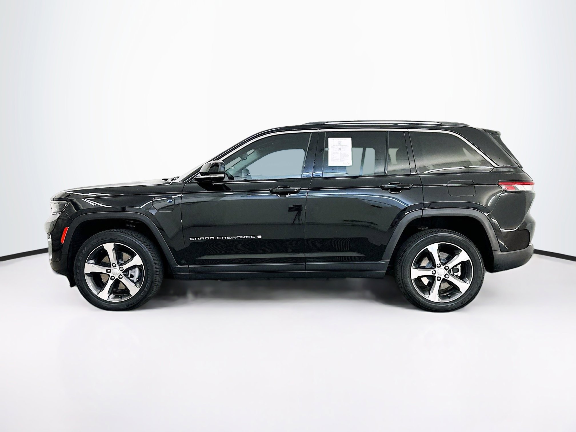 Used 2023 Jeep Grand Cherokee 4WD 4xe image 4