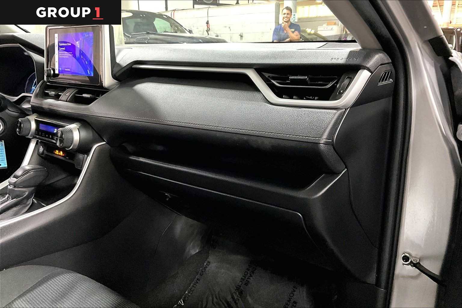 Used 2024 Toyota RAV4 LE AWD/4WD image 19