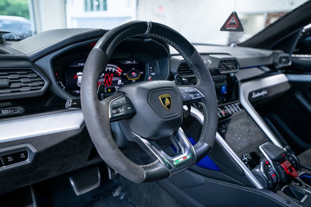 Used 2021 Lamborghini Urus AWD/4WD image 36