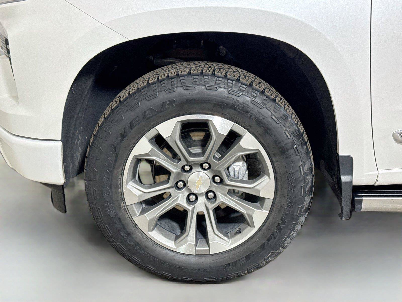 Certified 2023 Chevrolet Silverado 1500 High Country w/ Technology Package AWD/4WD image 30
