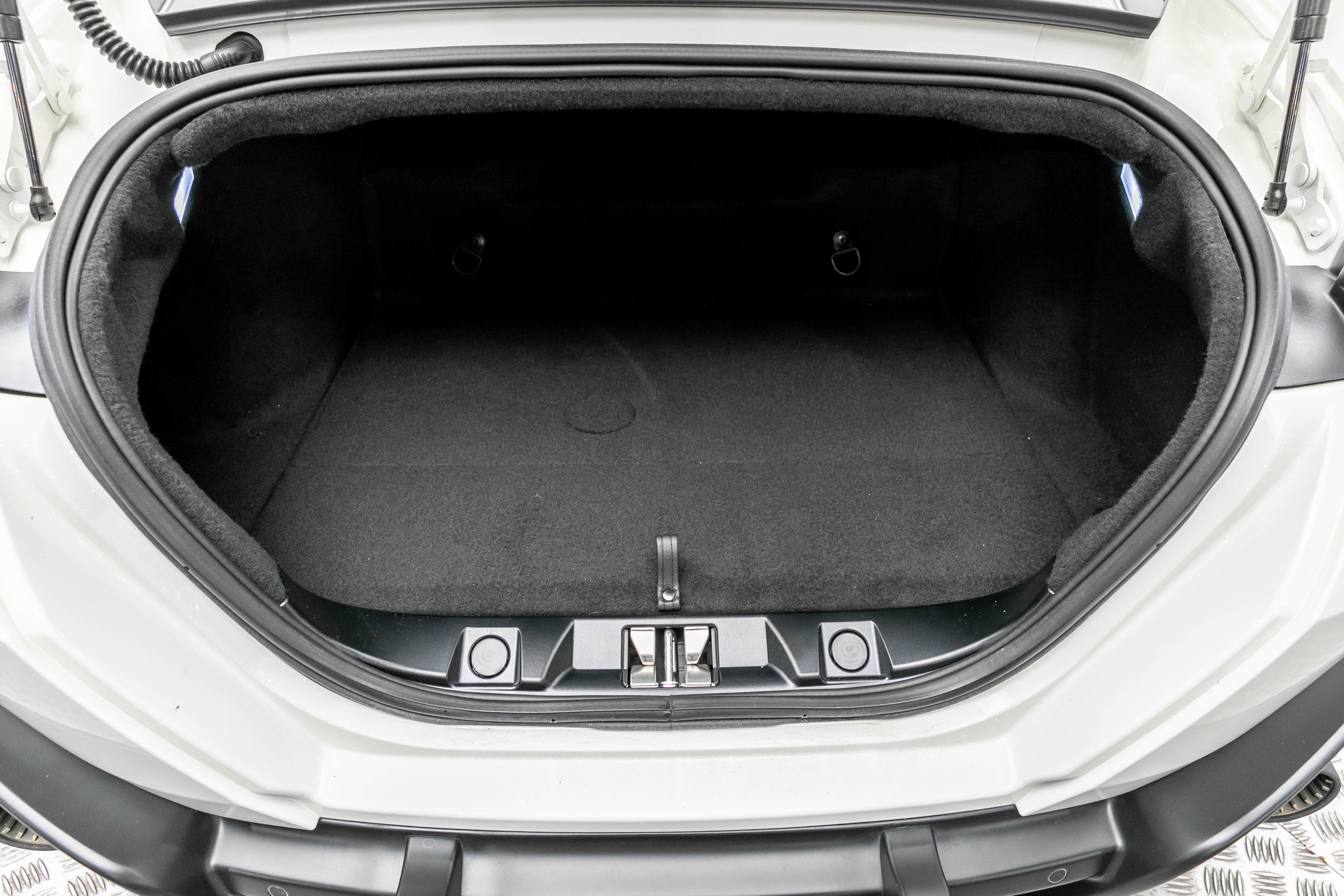 Certified 2022 Ferrari Roma image 31