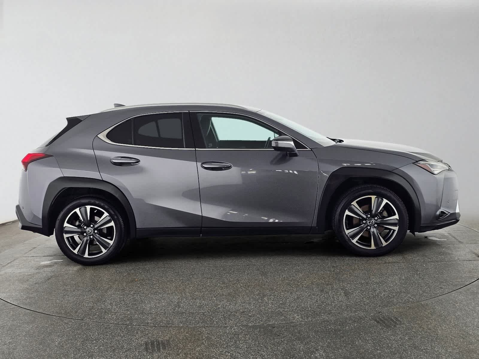 Used 2021 Lexus UX 200 w/ Accessory Package (Z2) FWD image 2