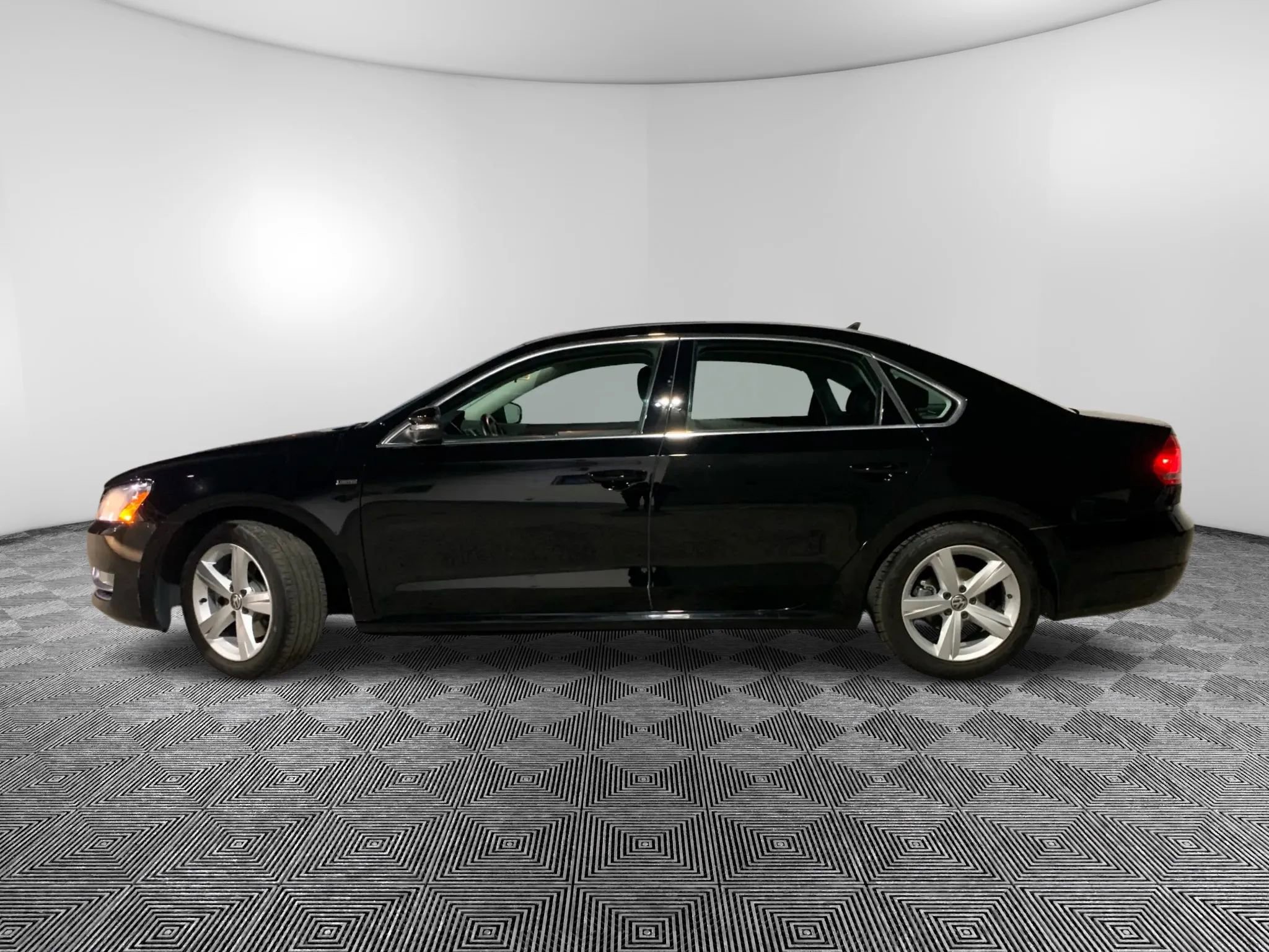 Used 2015 Volkswagen Passat 1.8T Limited Edition FWD image 9