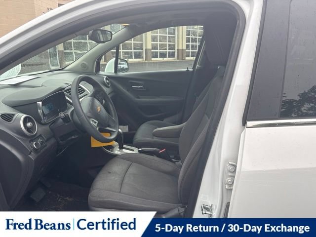 Used 2016 Chevrolet Trax LT w/ LT Sun and Sound Package FWD image 10
