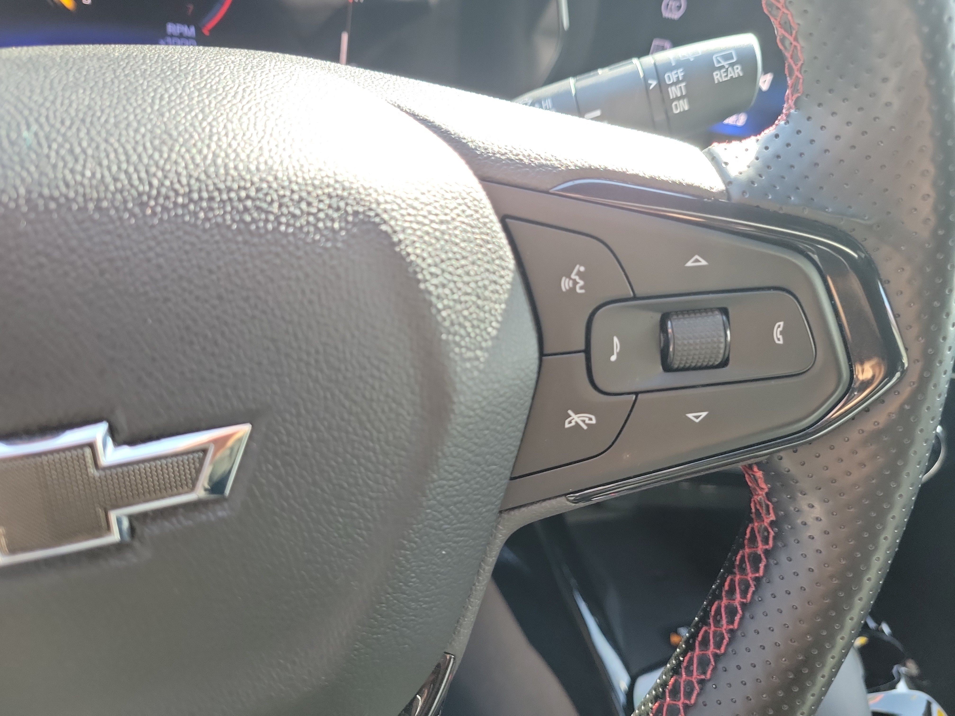 Used 2024 Chevrolet Trax RS w/ Sunroof Package FWD image 29