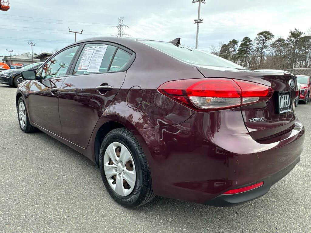 Used 2017 Kia Forte LX w/ LX Popular Package image 7