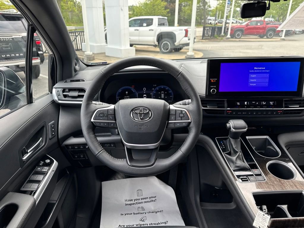 Used 2025 Toyota Sienna Platinum AWD/4WD image 28
