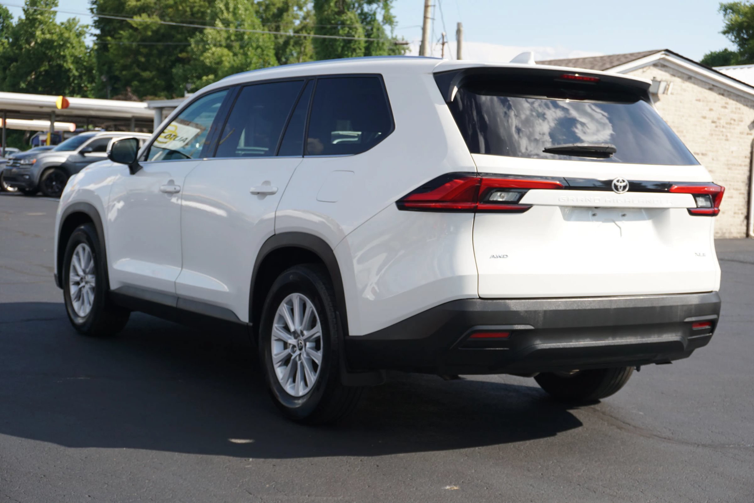 Used 2024 Toyota Grand Highlander AWD image 9