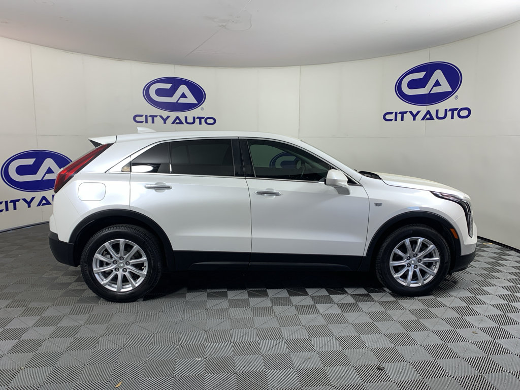 Used 2021 Cadillac XT4 Luxury w/ Cold Weather Package FWD image 2