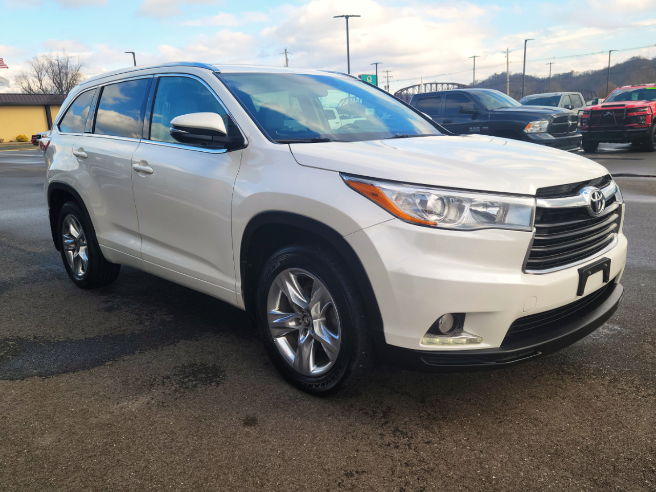 Used 2016 Toyota Highlander Limited image 3